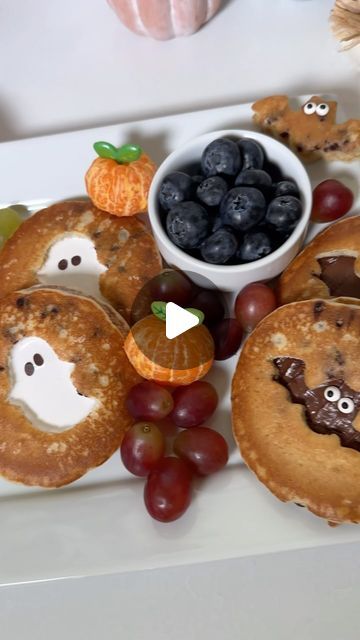 Kellie Atkinson on Instagram: "Spooky pancakes 👻🦇 with De Wafelbakkers frozen pancakes 🥞@dwbpancakes #spooky #halloween #halloweenfood #spookyseason" Spooky Pancakes, Frozen Pancakes, Halloween Pancakes, Freeze Pancakes, Party Food And Drinks, Halloween Food For Party, Halloween Inspiration, Spooky Halloween, Party Food