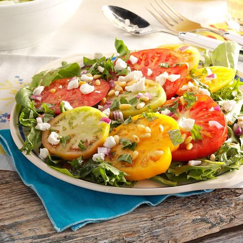 Heirloom Tomato Salad Recipes, Heirloom Tomato Recipes, Tomatoes Dinner, Potluck Salad, Tomato Salad Recipe, Heirloom Tomato Salad, Fresh Tomato Recipes, Marinated Tomatoes, Tomato Salad Recipes