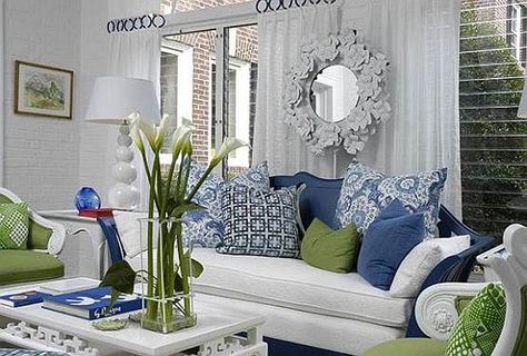 Eye For Design: Decorating With The Blue/Green Color Combination Sage Living Room, Blue And Green Living Room, Green Living Room Decor, Blue And White Living Room, Green Interior Design, Design Salon, Living Room Color Schemes, Coastal Living Rooms, Living Room Green