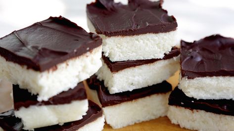 This Coconut Chocolate Squares recipe is a simple dessert only has five ingredients and takes 20 minutes to make! Chocolate Coconut Bars, Sugar Foods, Homemade Ice Cream Sandwiches, Coconut Chocolate Bars, Pbs Food, Desserts Keto, Healthier Desserts, Yum Recipes, Square Recipes