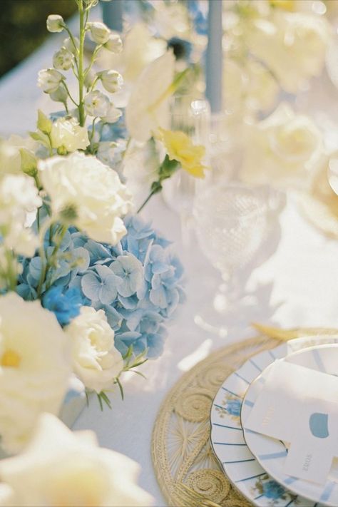 Baby Blue And Yellow Wedding, Light Blue Yellow Wedding, Yellow White Flowers, Blue Yellow White Wedding Theme, Blue White And Yellow Wedding, White Yellow Wedding, Wedding Blue And Yellow, Yellow And Blue Wedding Flowers, Yellow Blue Wedding