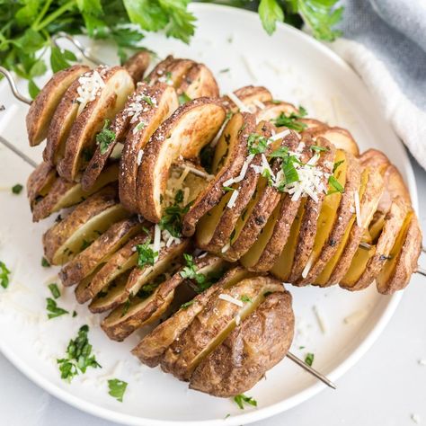 Crispy, spiral potatoes brushed with butter, garlic and herbs. Air fryer tornado potatoes are a fun way to serve potatoes. Spiral Potatoes, Tornado Potatoes, Spiral Potato, Tornado Potato, Potato Slices, Cake Dip, Hasselback Potatoes, Easy Potato Recipes, Appetizer Platters