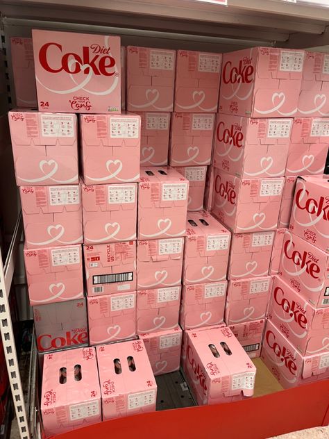 PINK COCA COLA!! Coke Machine, Pink Quince, Coca Cola Bottles, Coke Cola, Diet Coke, Pink Aura, My Kind Of Woman, Pink Drinks, Spring Has Sprung