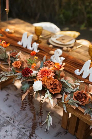 Burnt Orange & Scarlet Wedding – Ling's Moment Sweetheart Table Wedding Rustic Fall, Pampas Vase Centerpiece, Rustic And Boho Wedding, Fall Wedding Decor Ceremony, Boho November Wedding, Fall Mr And Mrs Table, Fall Wedding Flowers Decor, Burnt Orange Weddings Centerpiece, Autumn Sweetheart Table