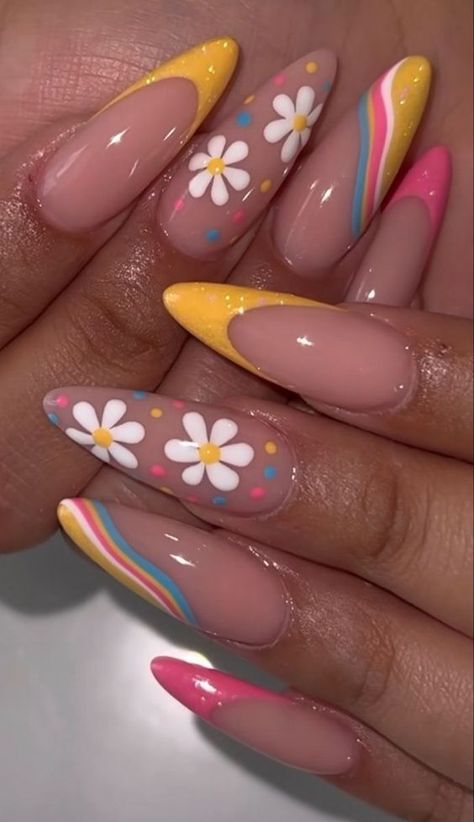 There's a new beauty trend taking over Instagram and it's absolutely stunning. Say hello to "quartz nails". Hippie Nails, Colorful Nails, Seasonal Nails, Nail Swag, Fall Nail Art, Fall Nail, Nail Designs Spring, Pretty Acrylic Nails, Floral Nails