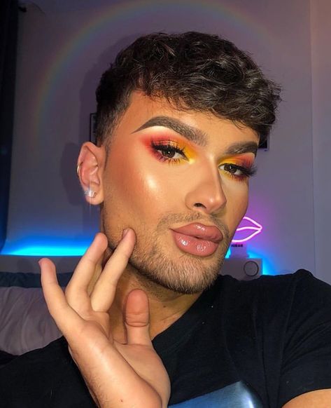 Men With Makeup, Guys With Eyeliner, Nighttime Makeup, Mens Makeup, Beard Makeup, Men Wearing Makeup, Men Makeup, Gender Queer, Cut Crease Eyeshadow