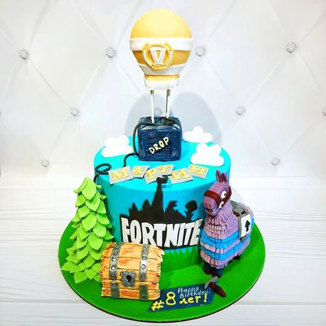 Torte Za Decake, Beyblade Birthday, Fort Nite, Fortnite Cake, Diy Cakes, Games Birthday Party, Video Games Birthday Party, Fortnite Party, Fortnite Birthday