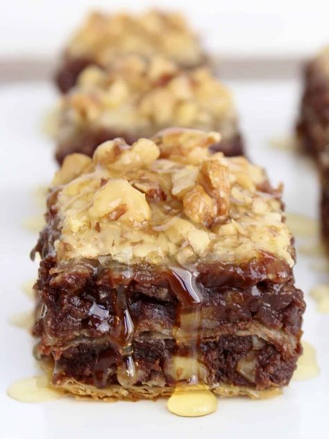 Frozen Dough Recipes, Walnut Brownie, Baklava Cheesecake, Baklava Recipe, Chewy Brownies, Phyllo Dough, Dough Recipe, Baklava, Brownie Recipes