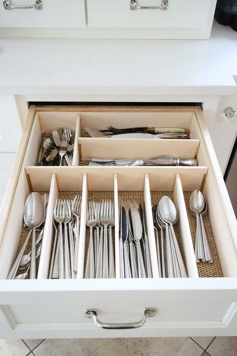 The blogosphere is absolutely filled with beautiful Christmas decorations and gift ideas right now. Am I the only person who isn't decorat... Organiser Cucina, Double Drawer, Interior Dapur, Drawer Divider, Kabinet Dapur, Kitchen Cabinet Organization, Kitchen Drawers, Kitchen Redo, Cabinet Organization