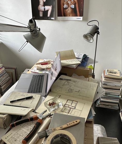 Charlotte Taylor, Classic Academia, Dream Interior, College Aesthetic, Aesthetic Space, Office Inspo, Studying Life, Architecture Student, Study Office