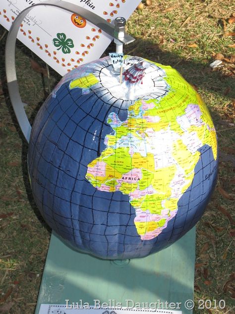 Globe Pumpkin, Pumpkin Designs For Halloween, Pumpkin Decorating Contest Ideas, Cool Pumpkin Designs, Cute Painted Pumpkin Ideas, Pumkin Decoration, Creative Pumpkin Painting, Pumpkin Decorating Ideas, Creative Pumpkin Decorating