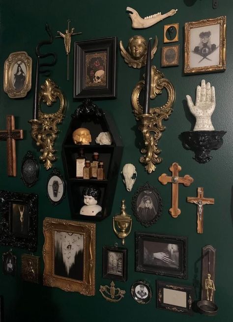 Goth Houses, Gothic Bedroom, Dark Home Decor, Goth Home, Goth Home Decor, Casa Vintage, Dark Home, Goth Decor, Gothic Home