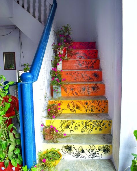 Staircase Painting, Old Staircase, Staircase Renovation, Wall Painting Ideas Creative, Stair Art, Painted Staircases, Creative Wall Painting, Staircase Wall, Diy Bathroom Furniture