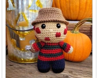 Chibi Style, Crochet Plush, Halloween Crochet Patterns, Horror Icons, Elm Street, Halloween Crochet, Classic Horror, Satin Stitch, Halloween Horror