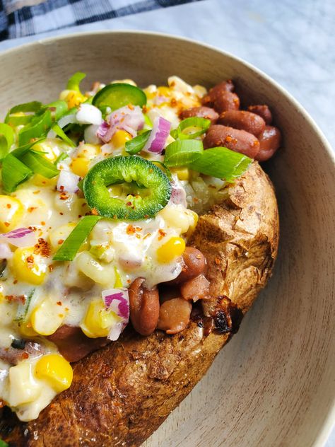 Pinto Bean & Corn Queso Jacket Potatoes - HAPPY VEG Corn Queso, Mexican Pinto Beans, Jacket Potatoes, Pinto Bean, Puerto Rican Cuisine, Jacket Potato, Mexican Spices, Cracked Pepper, Russet Potatoes