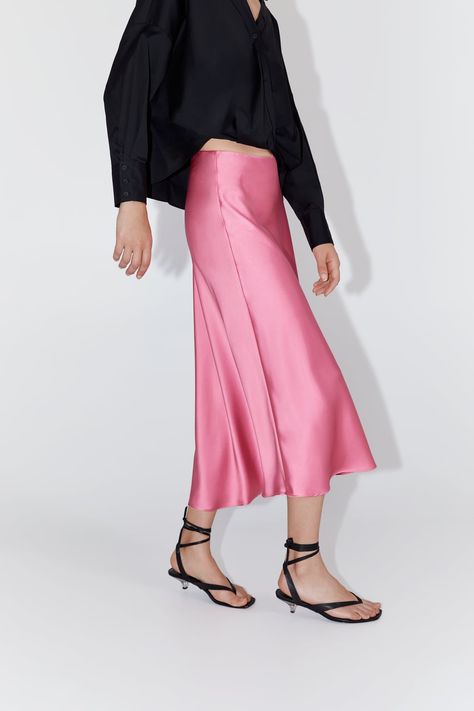 Pink Skirt Outfits, Honeymoon Outfits, Flowing Skirt, Skirts Online, Pink Skirt, Satin Skirt, Women's Skirts, Flowy Skirt, City Style