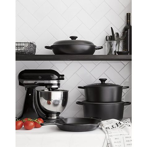 Rustic Country Kitchens, Kitchenaid Artisan, Kitchen Themes, Stand Mixer, Black Kitchens, Le Creuset, Kitchen Items, Kitchen Stuff, Pots And Pans