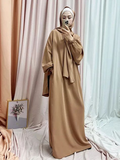 Elevate your fashion game with the Islamic Dubai Turkish Modest Abayas. This hooded abaya jilbab is perfect for women seeking a stylish and modest prayer attire. Stay fashionable and confident with this elegant and trendy abaya designed for Islamic fashion. Modest Clothing Muslim, Muslim Dress Casual, Eid Hijab, Hooded Abaya, Dresses Casual Modest, Casual Abaya, Worship Service, Muslim Hijab, Muslim Dress