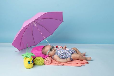 Cute baby photo shoot Summer Newborn Photoshoot, Summer Theme Baby Photoshoot, 3cm Heels, Summer Baby Photos, Baby Birthday Photoshoot, Baby Boy Newborn Photography, Baby Photo Shoot, Baby Milestones Pictures, Foto Newborn