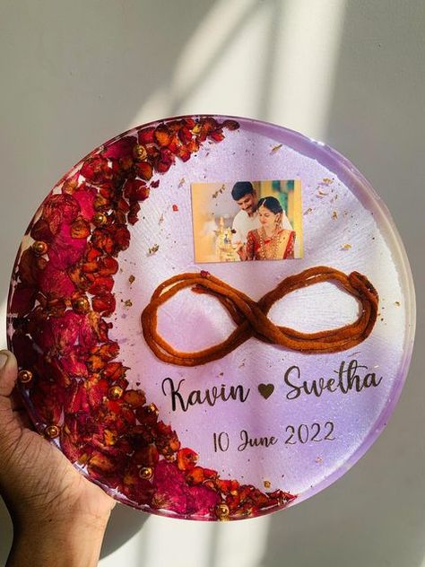 Resin Art Marriage Frame, Resin Photo Frame Ideas For Birthday, Wedding Resin Art, Raisen Art, Resin Frame Ideas, Marriage Frame, Phone Frame, Resin Business, Resin Arts