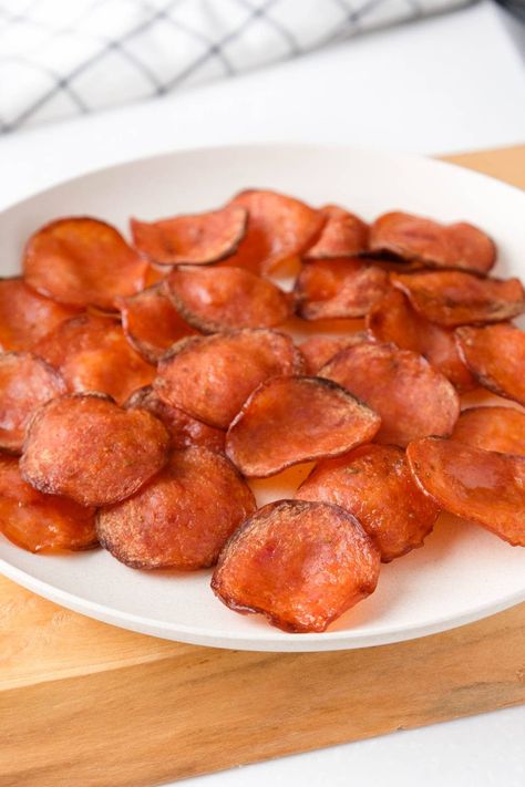 Want to make air fryer pepperoni chips? These keto-friendly chips are easy to make, crispy, and perfect for dipping! Air Fryer Pepperoni, Keto Friendly Chips, How To Make Pepperoni, Pepperoni Chips, Turkey Pepperoni, Cheese Chips, Chips Recipe, Indulgent Desserts, Fryer Recipes