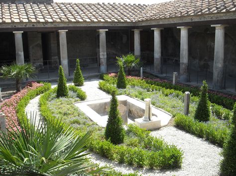 Peristyle and garden with fountain (Plan: F and f) - The House of the "Golden Cupids" at Pompeii, recently restored (Neronian age) Peristyle Garden, Roman Courtyard, Garden With Fountain, Mediterranean Living Rooms, Roman Garden, Roman House, Greek Decor, Court Yard, Roman Villa