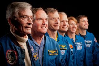 Space Shuttle Challenger Crew, Johnson Space Center, Nasa History, Future Space, Apollo Program, Nasa Photos, Nasa Space Shuttle, Flight Training, Nasa Space