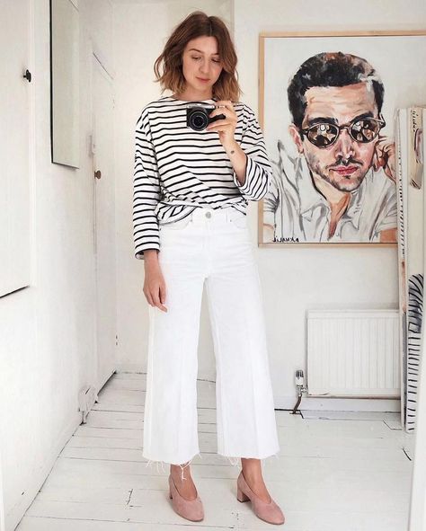 5 Casual-Cool Ways to Wear a Striped T-Shirt for Spring Shirt Spring Outfit, White Wide Leg Jeans, Minimalist Moda, Striped Long Sleeve Tee, Looks Street Style, Instagram Outfits, Striped T Shirt, Ladies Dress Design, Striped Tee