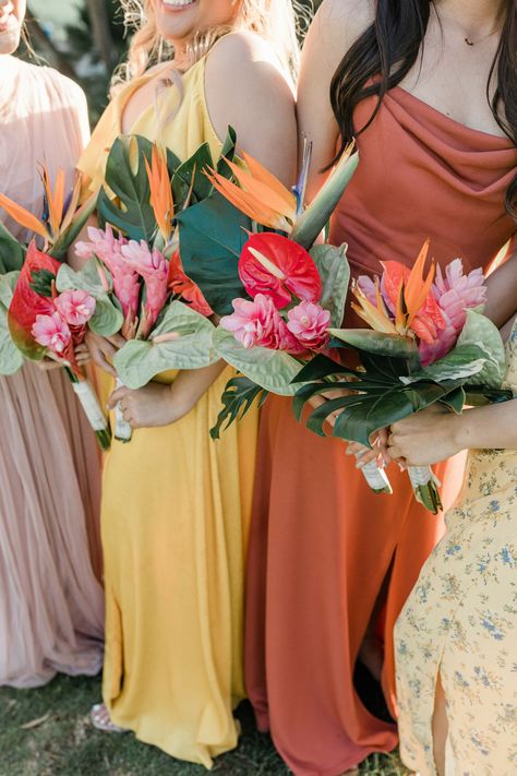 Bridesmaid Bouquet Ideas, Bird Of Paradise Wedding, Tropical Flowers Bouquet, Kids Table Wedding, Tropical Wedding Bouquets, Paradise Wedding, Zoo Wedding, Tropical Wedding Flowers, Tropical Wedding Invitations