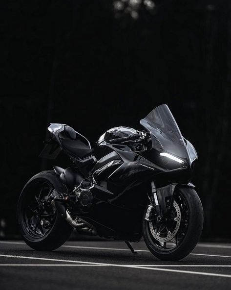 Ducati Obsession Ducati Motorcycles Sport Bikes, Ducati Motorbike, Matte Black Cars, Ducati Panigale V4, Panigale V4, Red Bike, Bike Aesthetic, Biker Aesthetic, Motorcycle Aesthetic