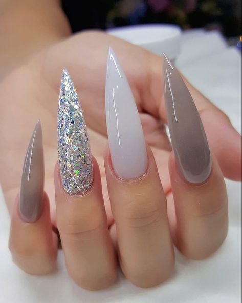 Sparkle Grey Nails, Grey Stiletto Nails, Acrylic Nails Design, Grey Nails, Nails Design Ideas, Pointy Nails, Long Acrylic Nail Designs, French Tip Acrylic Nails, Simple Acrylic Nails