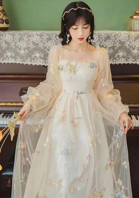 Aesthetic Dresses Formal Vintage, Fairycore Gown, Aesthetic Dresses Formal, Cottagecore Dresses, Fairytale Gown, Magical Dress, Gowns Dresses Elegant, Dress Cottagecore, Dress Tulle