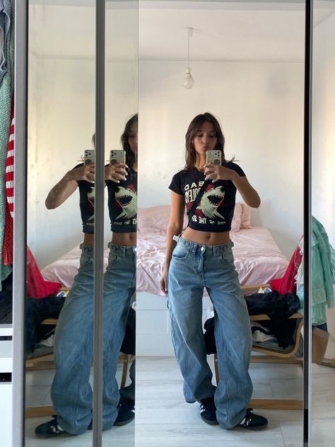 Sambas Baggy Jeans, Outfit Inspo Adidas Samba, Spring Outfits Baggy Jeans, Adidas Samba Baggy Jeans, Adidas Samba Styled, Spring Outfits Samba, Spring Baggy Outfits, Outfit Inspo With Sambas, Outfit Ideas Cool Street Styles