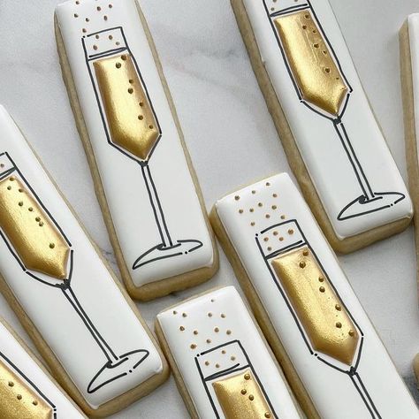 Cheers To 60 Years Cookies, Champagne Glasses Cookies, 30 Birthday Cookies Decorated, Cocktail Decorated Cookies, Champagne Flute Cookies, Art Deco Cookies, Champagne Sugar Cookies, Champagne Cookies Decorated, Sugar Cookie Designs Birthday