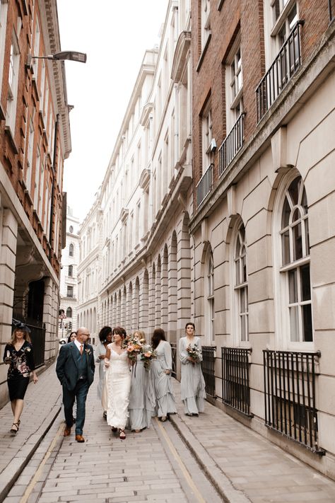 UK brides need to see this swanky London bank wedding Swanky Restaurant, Bank Wedding, London Bank, Claire Pettibone Wedding Dress, Wedding London, Stunning Hotels, Jessica Williams, Wedding Fair, City Of London