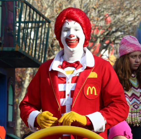 The Real Reason Ronald McDonald Is the McDonalds Mascot Mcdonalds Outfit, Fast Food Uniform, Hamburglar Costume, Ronald Mcdonald Costume, Burger King Gift Card, Clown Names, Mcdonalds Gift Card, Yellow Jumpsuit, Bright Red Hair