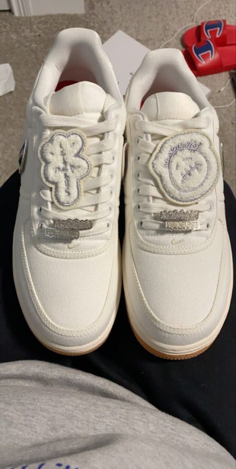 Air Force 1 Travis Scott, Travis Scott Shoes, Dr Shoes, Nike Shoes Jordans, Nike Air Shoes, Fresh Shoes, Jordan 4 Retro, Hype Shoes, Aesthetic Shoes