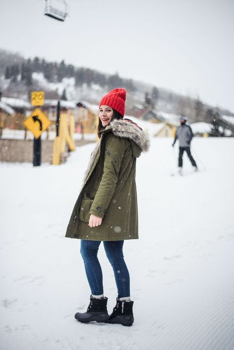 Park City Utah, winter outfit ideas, how to style a parka - My Style Vita @mystylevita Parka Outfit Woman, Green Parka Outfit Winter, Green Parka Outfit, Snow Outfit Ideas, Park City Utah Winter, Parka Outfit Winter, Winter Clothes Fashion, Parka Outfit, Utah Winter