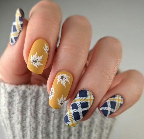 This is so cute would try for sure 👍 Plaid Nail Designs, Fall Leaves Nail Art, Yellow Nail Art, September Nails, November Nails, Plaid Nails, Cute Nail Art Designs, Her Nails, Simple Nail Art Designs