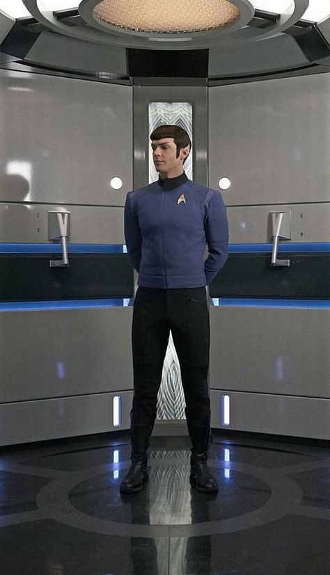 Star Trek Snw Spock, Ethan Peck Spock Strange New Worlds, Spock Discovery, Ethan Peck Spock, Ethan Peck, Star Trek Reboot, Anson Mount, Star Trek 1, Star Trek 2009