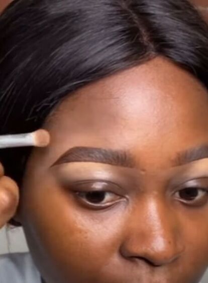 This is a guide on how to draw eyebrows on for beginners. Learn how to do your eyebrows in this quick and easy post. Easy Eyebrow Tutorial, Eyebrow Tutorial For Beginners, Draw Eyebrows, How To Do Eyebrows, Brow Tutorial, Fill In Brows, How To Draw Eyebrows, Under Eye Puffiness, Eyebrow Tutorial