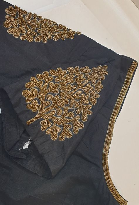 Blouse Aari Designs, Leaf Design Aari Work Blouse, Aari Blouses, Apologizing Quotes, Blouse Works, Aari Design, Saree Kuchu Designs, Maggam Work Designs, Aari Designs