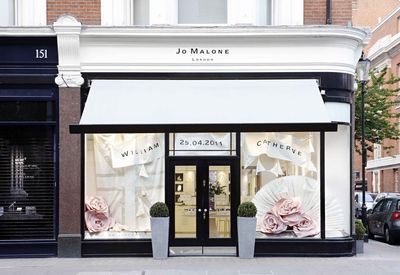 i LOVE this store front!! the swooping curved edges and the black+white..its so clean. Display Visual Merchandising, Shopping In London, Wedding Window, Storefront Design, Porte Cochere, Interior Display, Shop Window Design, Shop Fronts, Shop Front Design