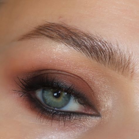 Olive Skin Makeup, Artsy Makeup, Rose Gold Eyeshadow, Brow Pen, Brow Mascara, Black Eyeshadow, Makeup Idea, Neutral Makeup, Olive Skin