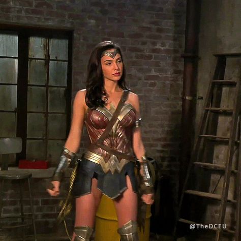 Superwoman Costume, Wonder Woman Halloween Costume, Dc Costumes, Wonder Woman Cosplay, Gal Gadot Wonder Woman, Halloween Party Outfits, Wonder Woman Costume, Female Hero, Super Hero Costumes