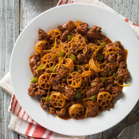 Chuckwagon Beef Pasta Recipes Beef, Wagon Wheel Pasta, Cheese Wheel Pasta, Pasta Skillet, Beef Lasagna, Skillet Pasta, Colby Cheese, Beef Pasta, Recipes Beef