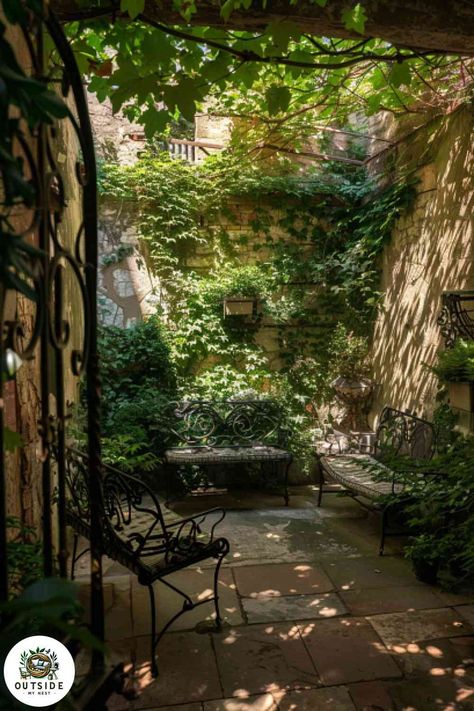 Secret Garden Sitting Area, Secret Garden Ideas Hiding Places, Hidden Garden Secret Places, Garden Reading Nook, Home Patio Ideas, Secret Garden Ideas, Deep Porch, Niche Interests, Courtyard Cafe