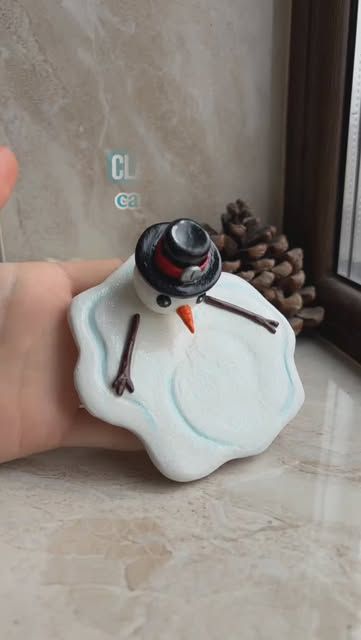 Christmas Clay Candle Holders, Fimo Candle Holder, Diy Christmas Gifts For Guys, Clay Candle Holders Diy, Candle Holder Clay, Snowman Clay, Candle Holder Diy, Clay Snowman, Snowman Candle Holder