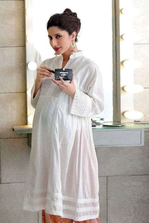 Wedding Dresses For Pregnant, Indian Maternity Wear, Pakistani Frocks, Dress For Pregnant Women, Breastfeeding Fashion, Casual Wedding Attire, Preggo Fashion, Dresses For Pregnant Women, Pakistani Party Wear