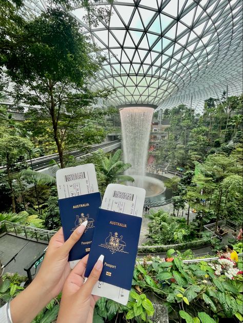 Singapore Airport Pictures, Singapore Airport Outfit, Jewel Changi Airport Pose, Changi Airport Singapore Outfit, Aesthetic Singapore Pictures, Outfit For Singapore Trip, Jewel Changi Airport Photoshoot, Singapore Trip Outfit Ideas, Airport Inspo Pics